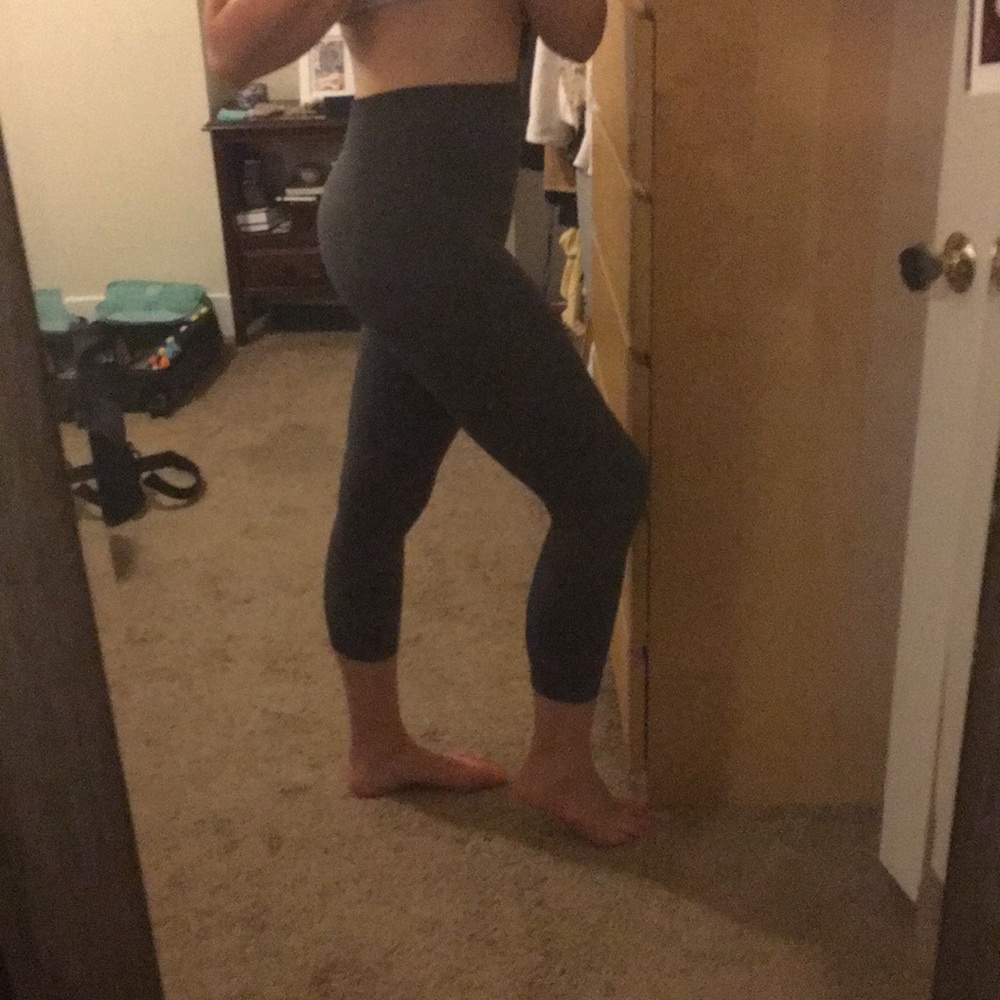 Lululemon compression crops
